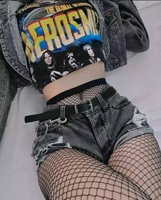 90s Grunge Aesthetic, Lgbtq Fashion, Alternative Grunge, Alt Outfits, Scene Emo, E Girl, Grunge Look, Aesthetic Dark, 90s Grunge