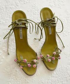 Fairy Heels, Floral High Heels, Pretty Heels, Flower Heels, Heels Aesthetic, Manolo Blahnik Heels, Flower Shoes, Heels Classy