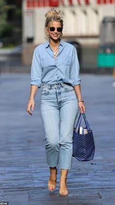 Denim Shorts Outfit, Jeans Outfit Women, Outfit Jeans, Casual Chic Outfit, Casual Work Outfits, Looks Chic, Casual Chic Style, 가을 패션