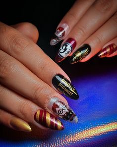 Diseño 100% a mano alzada sobre extensión soft gel Harry Potter Nails Gryffindor, Gryffindor Nails, Harry Potter Nails Designs, Potter Nails, Harry Potter Nail Art, Harry Potter Nails, Gryffindor House, Class Ring, Harry Potter