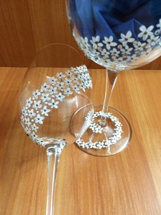 Glasses Ideas, Hand Painted Glassware, Painting Glass, Hand Painted Mugs, Hand Painted Wine Glasses