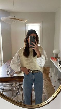 Outfit Inspo Fall Office, Everyday Nyc Outfits, Europe March Fashion, Styled Button Downs, Spring Outfits Layering, Clean Spring Outfits, Casual Outfit Teacher, Quilted Jacket Outfit Spring, Casual Bridal Shower Outfit For Bride Jeans