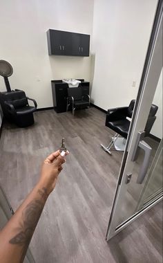 Aesthetic Salon Suite Ideas, Cosmetology Suite, Vision Board Pictures Business Owner, Vision Board Pictures Cosmetology, Own Salon Aesthetic, Hair Suite Aesthetic, Hair Stylist Astetic, Life Of A Hairstylist, Keys To Salon Goals