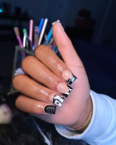 Black Girls Nails Ideas Short, Unique Acrylic Nails Creative Short, Kaws Nails Design Short, Shorties Nails Square Design, Shorts Nails Acrylic, All Black Acrylic Nails, Short Nail Designs Black Women, Kaw Nails, Shorties Nails Square