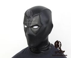 Professional V3 halfshell mask with chin prosthesis. Deadpool 2 inspired mask, with our highest quality range. A partial shell, which leaves the mouth free to facilitate breathing and jaw movement. We recommend the use of the prosthesis to give the mask the ideal shape. We also recommend the use of our undercoat, so that sweat does not pass into the mask. With the purchase of the complete pack the undercoat we give it away. It is perfectly padded inside, with sponge and fabric so that the contac Black Masks And Prosthetics For Cosplay, Fitted Black Mask And Prosthetics For Costume, Fitted Black Masks And Prosthetics For Costume, Fitted Black Mask For Costume, Batman Suit, Leather Face Mask, Deadpool 2, Ideal Shape, Pro Black