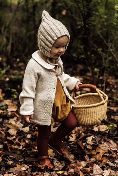 Fall Photoshoot Ideas, Portret Feminin, Bolga Basket, Fall Photoshoot, Baby Outfits, 인물 사진, Childrens Fashion