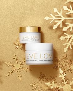 The Begin & End Gift set includes all of the Eve Lom Essentials to include in your routine morning and night. The 5 in 1 iconic Cleanser helps to cleanse purify and soothe skin. The specially woven 100% cotton Muslin cloth gently exfoliates and promotes microcirculation to reveal a visibly radiant complexion. With an advanced complex of skin quenchers multi tasking Moisture Cream swiftly restores skin’s moisture balance. Cleanser hydrates skin up to 12 hours after use. Moisture Cream hydrate Matcha Photography, Holiday Product Photography, Jewelry Product Shots, Muslin Cloth, Eve Lom