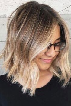 Blonde Lowlights, Gold Hair Colors, Short Ombre Hair, Blond Balayage, Ombre Hair Blonde, Choppy Bob Hairstyles, Hair Color Light Brown, Light Hair Color, Short Hair Balayage