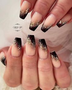 New Year’s Eve Nails Black And Gold, Award Ceremony Nails, Black And Gold French Manicure, Black And Gold Sparkly Nails, Classy Nye Nails, Black And Gold Sns Nails, Classy Black And Gold Nails, Black Tip Nails With Gold, Black Accent Nail Ideas