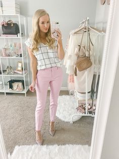 Business Professional Outfits Pink, Easy Professional Outfits, Bissness Casual, Girly Business Outfit, Pastel Work Outfit, Fitted Pink Shirt For Business Casual, Casual Fitted Pink Dress Pants, Pink Fitted Pants For Business Casual, Pink Business Casual Outfits