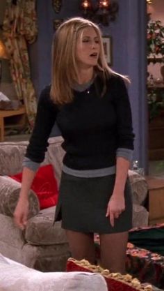 Rachel Green Outfits Mini Skirt, Rachel Green Style Aesthetic, Rachel Green Brown Leather Jacket, Rachel Green Mini Skirt Outfit, Rachel Green Black Mini Skirt, Rachel Green Outfits Ralph Lauren, Rachel Green Plaid Skirt Outfit, Rachel Green Lookbook