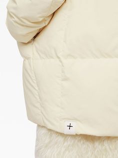 Find JIL SANDER Quilted Down Jacket on Editorialist. Cream white Down fill Big square quilt Padded design Slouchy hood Stand-up collar Front zip fastening Long sleeves Two side-seam pockets Rear curved hem Beige Gloves, Beige Hat, Navy Quilt, Womens Quilted Jacket, Quilt Jacket, White Quilt, Pad Design, Pastel Yellow, Fabric Bag