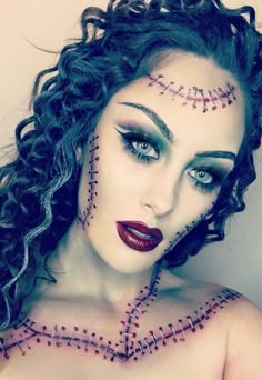 The 50 Most Jaw-Dropping Halloween Makeup Ideas on Instagram Beautiful Halloween Makeup, Halloween Make-up Looks, Drag Make-up, Halloween Makeup Ideas, Cool Halloween Makeup, Halloween Makeup Scary, Bridal Makeup Wedding, Zombie Makeup