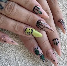 Halloween Design Nails, Halloween Nails For Kids, Creepy Halloween Nails, Scary Halloween Nails Design, Halloween Nail Colors, Diy Nails Easy, Halloween Nail Art Easy, Halloween Nails Diy, Kids Nail Polish