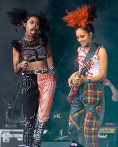 Classic Punk Fashion, Black Punk Fashion, Punk Pose Reference, Neopaliton Hair, Black Punk Outfits, Punk Fashion Outfits, Punk Black Women, Punk Outfits For Women, Casual Punk Outfits