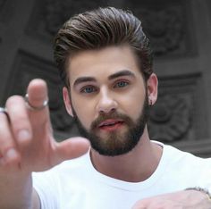 Hair Look Boy, Youtuber Lifestyle, Groom Hair Styles, Medium Beard Styles, Trending Hairstyles For Men, Round Face Men, Mens Hairstyles With Beard, Men's Facial Hair