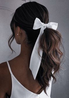 Wedding Ponytail Hairstyles, Wedding Ponytail, Black White Hair, Bow Ponytail, White Hair Bows, Ribbon Hairstyle, Chic Hairstyles, Ribbon Hair