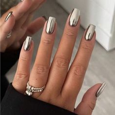 30 Fall Chrome Nails: Trendy Colors and Designs for Stunning Autumn Manicures Chrome Nails Designs, Makijaż Smokey Eye, Metallic Nails, Silver Nails