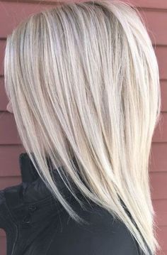 Medium Layered Haircuts For Women, Hair Color Idea, Long Silver Hair, Hair Color Blonde Highlights, Angled Bob Hairstyles, Shaggy Haircuts, Medium Layered