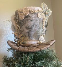 Tuscan Top Hat Christmas Tree Topper Top Hat White Wash - Etsy Antler Tree Topper, Top Hat Christmas Tree Topper, Top Hat Christmas Tree, Hat Christmas Tree Topper, Gothic Hats, Violin Image, Top Hat Centerpieces, Top Hat Tree Topper, Gatsby Decorations