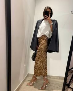 How To Style A Blazer With Skirt, Work Outfit For Summer, Cheetah Silk Skirt Outfit, Belt Over Skirt Outfit, Women’s Blazer Outfit With Skirt, Autumn Outfits Chic, Party Fits Winter, Holiday Inspo Outfits, Nightout Outfit Casual