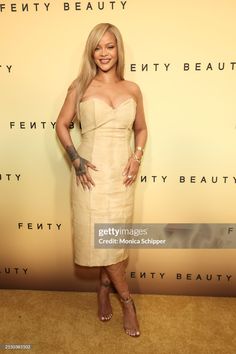 the actress is posing on the red carpet at the fenty beauty event in new york city