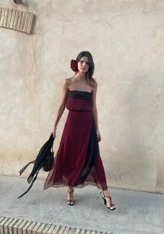 Vestidos midi de invitadas elegantes que puedes reciclar en looks de diario Wedding Guest Dress Inspiration, Casual Wedding Outfit, Spanish Outfits, Casual Bride, Icon Clothing, Gala Outfit, Wedding Guest Style, Smart Outfit, Wedding Guest Looks