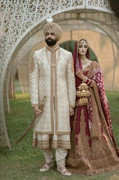 Raveen Sethi Uppal and Sunny Uppal, Planet Hollywood Beach Resort, Goa | WeddingSutra Wedding Theme Indian, Destination Wedding Outfits, Chooda Ceremony, Wings Painting, Beach Wedding Groom, Bridal Entry, Best Indian Wedding Dresses, Sikh Bride, Anand Karaj