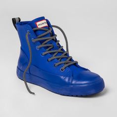 XL Shoe Of The Week Hunter Unisex Dipped Canvas High Top Sneakers https://xltribe.com/2018/04/10/xl-shoe-of-the-week-hunter-unisex-dipped-canvas-high-top-sneakers/ Canvas High Top Sneakers, Blue High Tops, Casual Shoes Outfit, Waterproof Sneakers, Sneaker Style, Chelsea Boots Men, Hunter Shoes, Fashion Footwear, Edgy Style