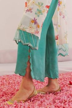 #fashion Kurta Pant Design, Bottom Designs Pants, Pant Designs For Kurti, Palazzo Pants Outfit Indian, Palazzo Styles, Plazzo Designs, Plazo Designs, Plazo Design, Pant Design