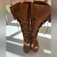 Real Minnetonka Knee High Moccasins With Fringe Detail And Leather Laces. Size 7 Never Worn. Very Boho L, Rockerchic Ready For Festivals Suede Moccasins With Tassels And Round Toe, Suede Tassel Moccasins With Round Toe, Knee High Moccasins, Native American Moccasins, Diy Clothes And Shoes, Shoes Shoes, Leather And Lace, Moccasins, Diy Clothes