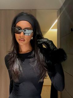 Ski Black Outfit, Cold Season Outfits Black Women, Winter Outfits For The Snow, Dc Fashion Winter, Luxury Winter Fashion, Russian Mob Wife Outfit, Russian Aesthetic Outfit, Winter Trends 2024, Instagram Inspo Winter