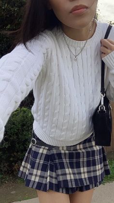 Brandy Melville Plaid Skirt, 6th Form Outfits, Cute Mini Skirt Outfits, Form Outfits, White Plaid Skirt, 6th Form, Sixth Form, Fit Skirt