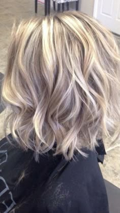 Medium To Long Blonde Hair, Highlighted Lob Hairstyles, Trendy Medium Length Haircuts 2023 Blonde, Loose Curls Medium Length Hair Blonde, Full Blonde Highlights Short Hair, Spring Hair Color Ideas For Blondes Short Hair, Long Bob Ash Blonde, Blonde Highlighted Bob, Ashy Blonde Hair Highlights