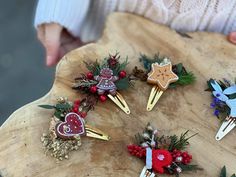 Christmas flower hair clips :) Perfect for Christmas/winter photoshoots :) The hair clips are made of artificial and preserved flowers, leaves, gingerbread, floristic tape and other arranging material. We offer different styles, please choose the number which corresponds to the hair clip you want to order: #1 - heart #2 - gingerbread man #3 - star You can also buy a set of 3 hair clips for DISCOUNTED PRICE !! We have also these winter hair clips available:https://www.etsy.com/uk/listing/89310658 Christmas Tree Flower Clips, Crochet Hair Clips Christmas, Gingerbread Hair, Christmas Embroidery Hair Clip, Winter Photoshoots, Gingerbread Star, Chrismas Hair Clip, Hair Clips Wedding, Christmas Hair Clips