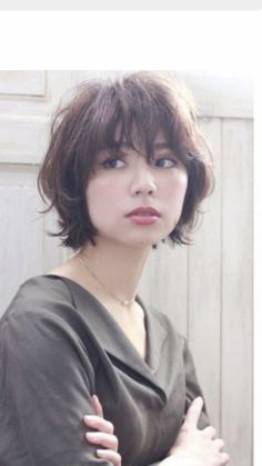 Short Hairstyles Chin Length, Shaggy With Bangs Short, Grunge Hair For Round Face, Wavy Haircut Ideas Short, Short Hairstyles For Blonde Hair, Short Layered Haircuts Shag, Short Wolf Haircuts For Women, Ducktail Haircut For Women, Short Hair Shaggy Bangs