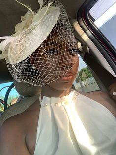 Veil Hat Vintage, Vintage Fascinator Hats, Wedding Hats For Bride Vintage Style, Bridal Fascinators Headpieces, Fascinator Hairstyles Black Women, High Tea Outfits For Women Classy, African Hats For Women, Fascinator Hats Outfit Classy, Church Wedding Guest Outfit