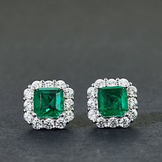 Electroplated, platinum, rhodium Nickel, cadmium and lead free Material: Sterling silver Main stone: Simulated Emerald Side stones:White zirconia Weight: 4g Main stone weight: 2.75ct Main stone size: 7*7mm (Manual measurement, a slight error is normal) All our products are handcrafted. Princess Cut Halo, Emerald Earrings Studs, Womens Earrings Studs, Retro Earring, Jewelry Wedding Rings, Gold Stone, Square Earrings, Fine Jewelry Gift, White Stone