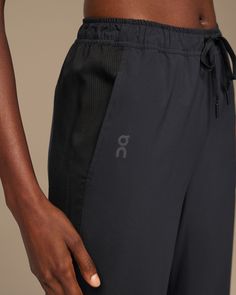 For warming up or while training, the smooth Track Pants stretch for all your movements, while two drop-in side pockets keep your essentials close. Use the Track Pants during warm-up, keep them on while training, or grab them for a recovery day. With extra-long zippers, switching in and out of your pants (and activities) is so seamless – you don't even have to take your shoes off. If there's one thing you want to feel from pants, it's that nothing is slipping or riding up. And that's why we equi Cage Thoracique, Track Pants Women, Track Pant, Running Pants, Training Pants, Active Life, Warming Up, Track And Field, Sport Wear