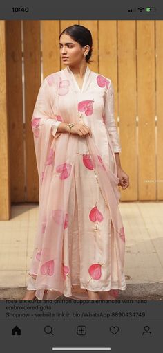 Organza Kurti Neck Designs, Painted Flamingo, Georgette Kurtis, Organza Kurti, Simple Frock Design, Simple Frocks, Simple Kurta Designs, Salwar Designs, Kurti Designs Latest