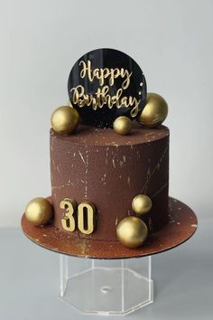 Торт для мужчины на 30 лет 30th Birthday Cake Simple, Chocolate Cake For Men, Ganache Cake Design, Man’s Birthday Cake, Ganache Cake Decoration, Cake For Mens Birthday, Men Cakes Birthday, Simple Chocolate Cake Decoration, Birthday Cake For Husband