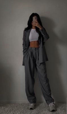 Elegant Minimalist Outfit Aesthetic, Minimalist Style Inspiration, Fits And Bits, Villain Era Outfits, Comfortable Style Outfits, Tomboy Girly Outfits, High Value Woman Style, Cute Minimalist Outfits, Korean Streetwear Fashion Women