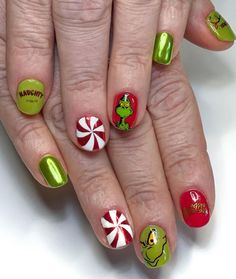 Grinch Nail Designs Short, Grinch Nails Ideas, Grinch Nails For Kids, Christmas Nails Short Grinch, Short Grinch Nails Designs, Simple Grinch Nails Short, Grinch Short Nails, Funky Christmas Nails Design, Grinch Manicure