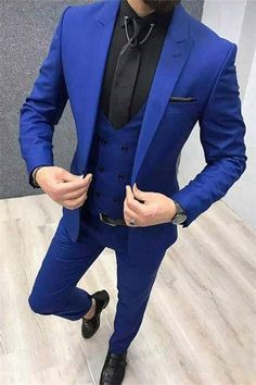 BradyMensuit made this Royal Blue Peak Lapel Men Tuxedo | New Prom Men Suit Three Piece with rush order service. Discover the design of this Royal Blue Solid Color Peaked Lapel Single Breasted mens suits cheap for prom, wedding or formal business occasion. Wedding Tux Ideas, Blue Tuxedo Wedding, Prom Tux, Prom Men, Prom For Guys, Prom Suits For Men, Wedding Tux, Blue Suit Men, Man Suit