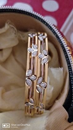 Gold Diamond Kade, Muslim Jewellery, Gold Bengals, Cnc Jewelry, Kada Design, Cnc Bangles, Plain Gold Bangles, Fashion Jewelry Necklaces Gold, Antique Bangles