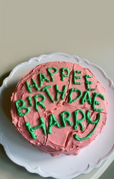 Birthday Cake Drink, Hagrid Cake, Tort Harry Potter, Happee Birthdae Harry, Chocolate Cake Frosting, Harry Potter Butter Beer, Harry Potter Birthday Cake, Vegan Frosting, Harry Birthday