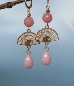 These dangle teardrop earrings with Japanese style fan pendant are sure to a nice accent to any of your favourite style outfits and are perfect for everyday wear and create a nice mood. More option available The earrings are packaged in an elegant  jewelry pouch prior to sending which will make this pair the ideal present whether it's for yourself or a loved one. Visit my shop  https://www.etsy.com/ie/shop/SammysCraftStudio to see all my creations! length 2.5 inches (6.5 cm) Thank you for visiti Japanese Jewellery, Japanese Earrings, Japanese Jewelry, Fan Jewelry, Japanese Fan, Chalcedony Stone, Style Japonais, Fan Earrings, Jewelry Lookbook