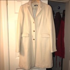 J Crew Wool Coat With Thinsulate. Cream/White. 90% Wool 10% Cashmere. Full Lining. Single Breasted. Two Front Pockets, One Inner Pocket. Gently Worn. Excellent Condition. White Notch Lapel Outerwear For Winter, White Formal Outerwear For Winter, White Winter Outerwear For Office, White Long Coat For Formal Occasions, Classic Tailored Winter White Outerwear, Tailored Classic Outerwear In Winter White, Fitted White Outerwear For Work, White Fitted Long Coat, Fitted White Long Coat