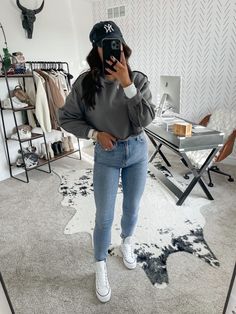 Outfits To Go With Platform Converse, Jeans And Converse Outfit Fall, Converse Chucks Outfit Women, White High Top Converse Outfit Fall, Khaki Converse Outfit, White Platform Converse Outfit Fall, Platform Converse Outfit Winter, Platform Converse Outfit Fall, White Converse Outfit Fall