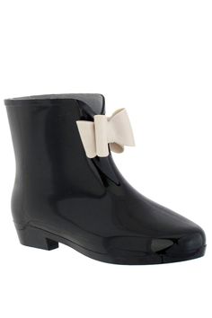 Bow Rain Boots / Cappelli $25 Gum Boots, Shoe Cake, Modern Shoes, Rain Boot, Shoe Fits, The Rack, Outdoor Woman, Shoes Shoes